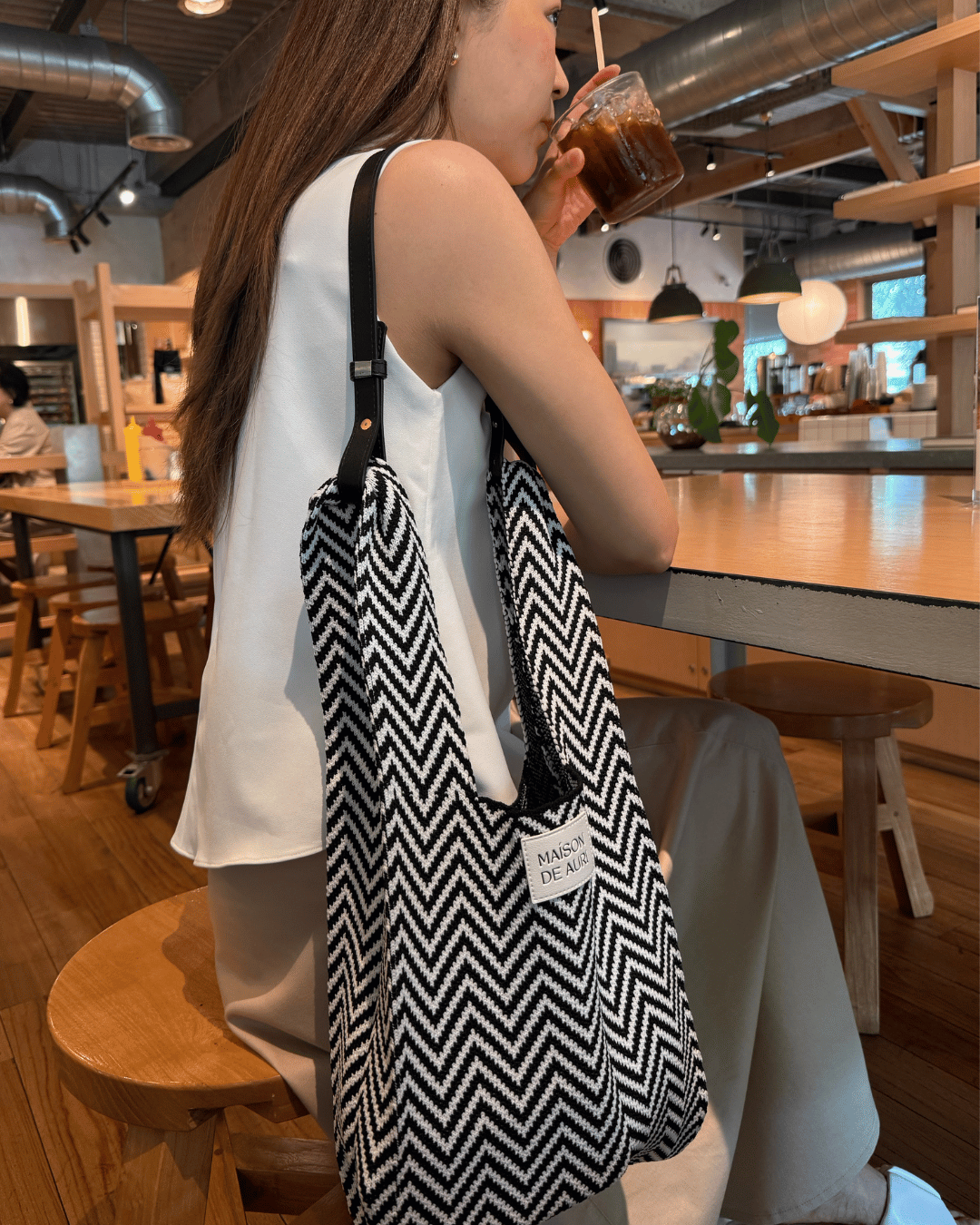 Maison de Auri: Jumbo Chevron Black