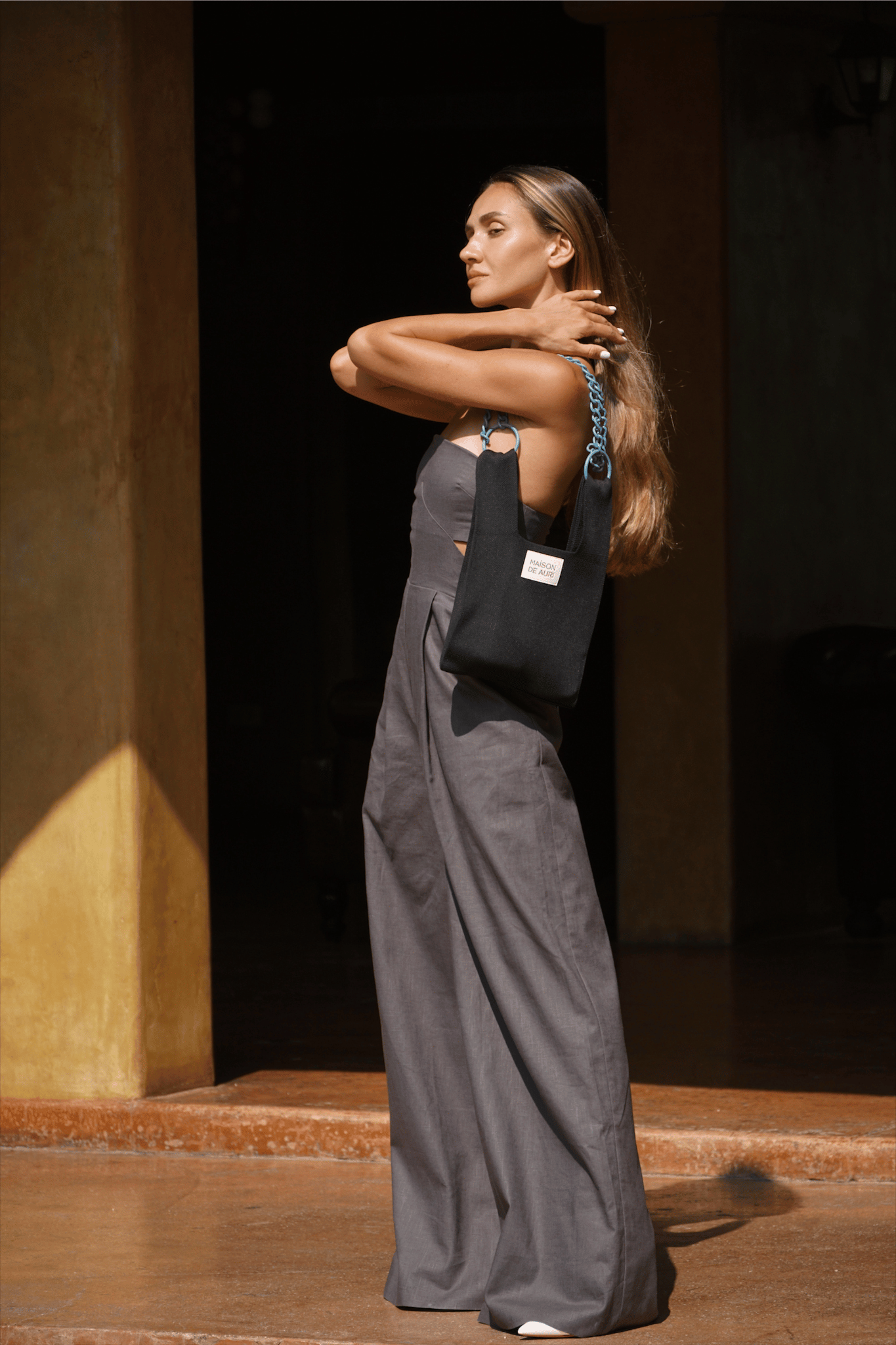 Maison de Auri: Mini Monday Black