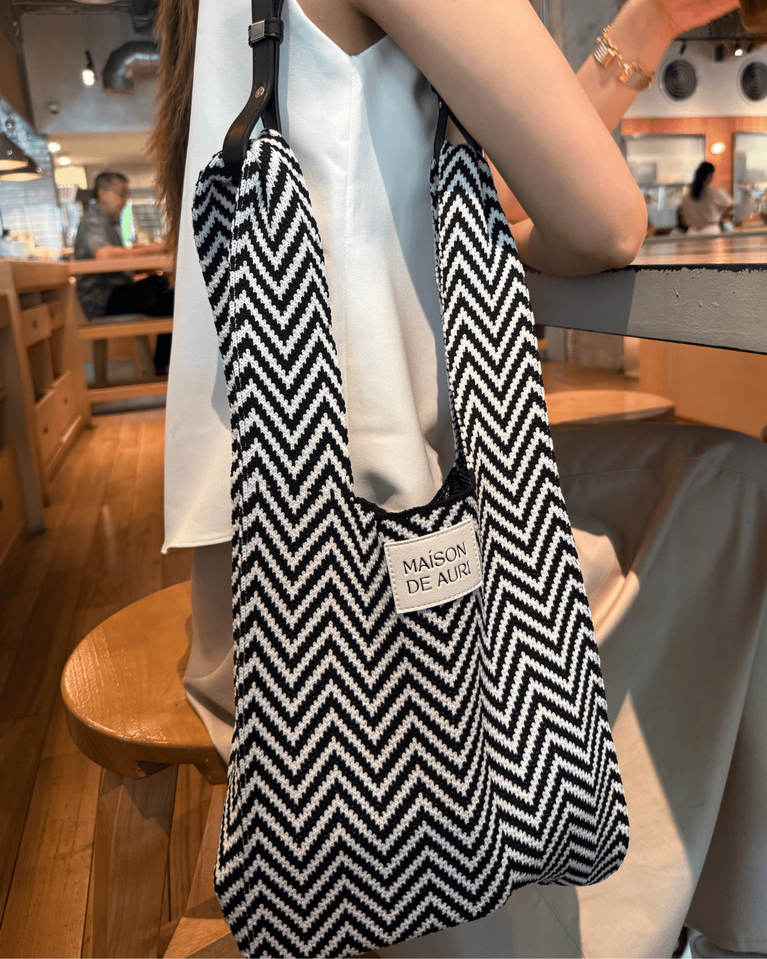 Maison de Auri: Jumbo Chevron Black