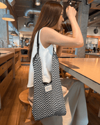 Maison de Auri: Jumbo Chevron Black