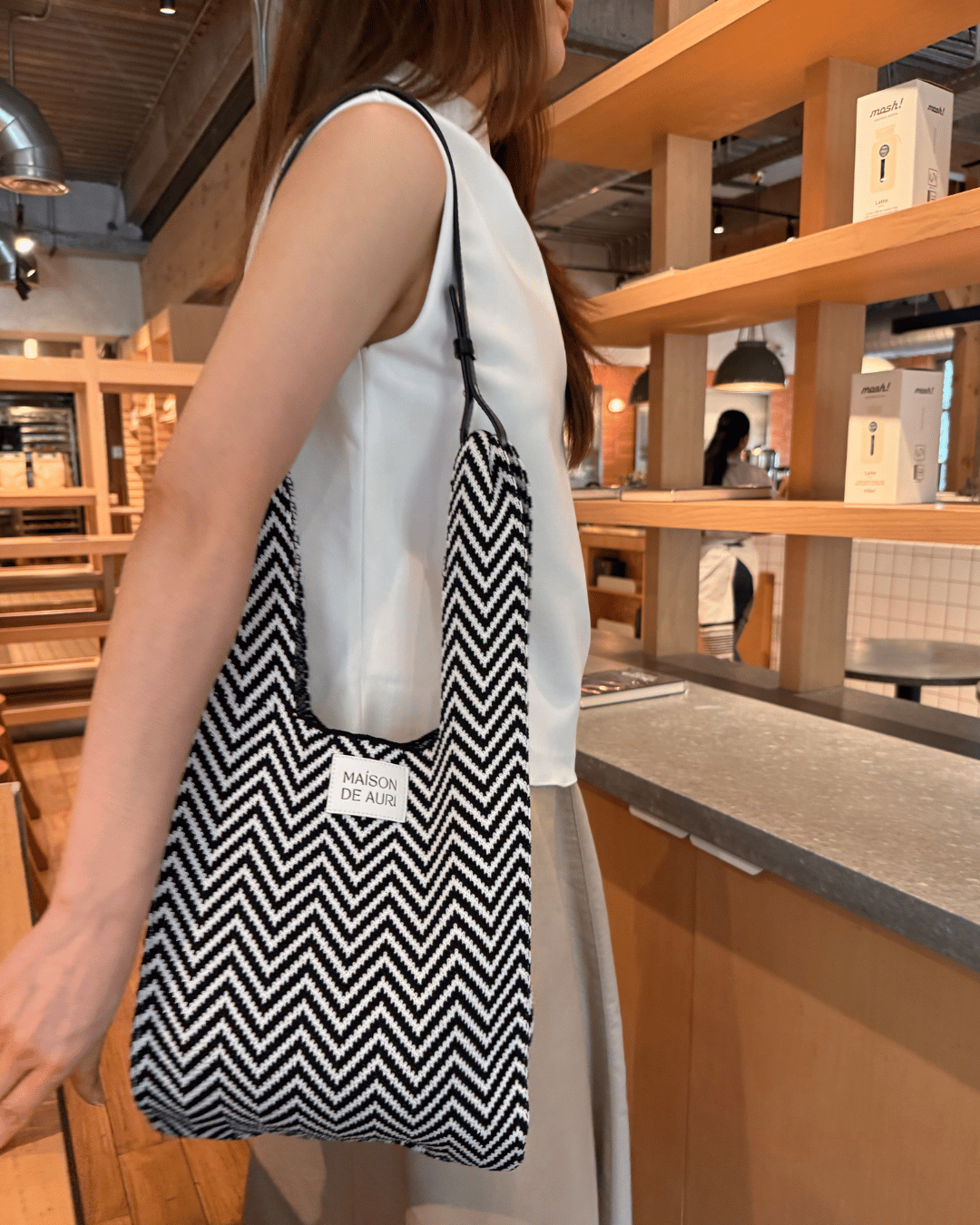Maison de Auri: Jumbo Chevron Black