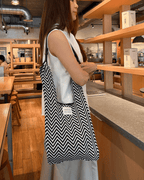 Maison de Auri: Jumbo Chevron Black